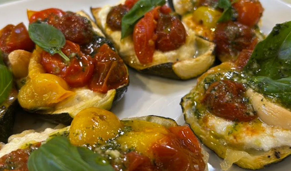 Calabacines rellenos con queso Cremette Classic y tomates cherry confitados.