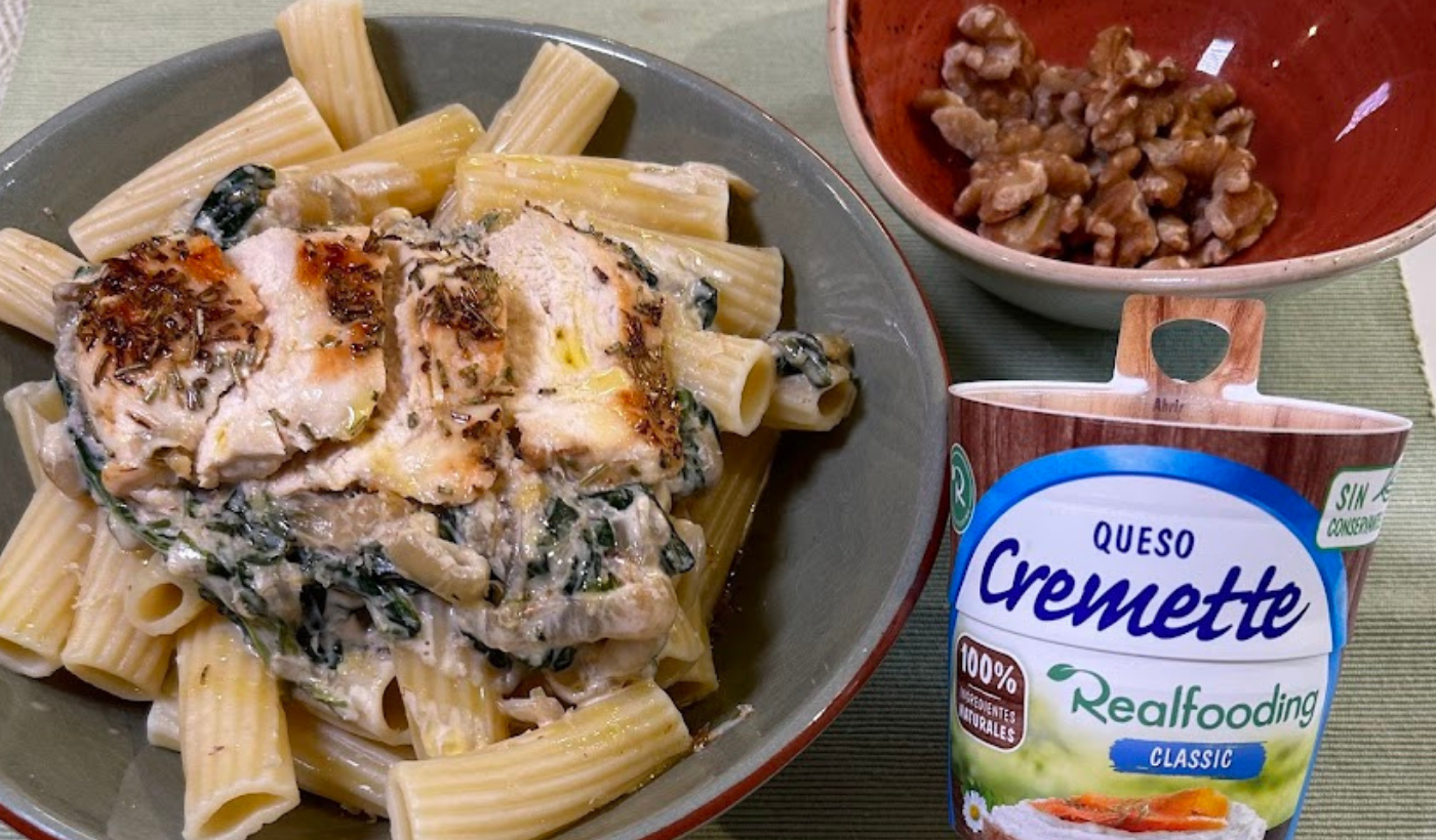 Pasta-Cremosa-con-pollo-espinacas-y-queso-cremette